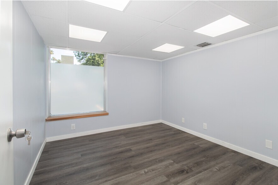 More Photos Of 1021 E Walnut St, Pasadena Medical For Lease