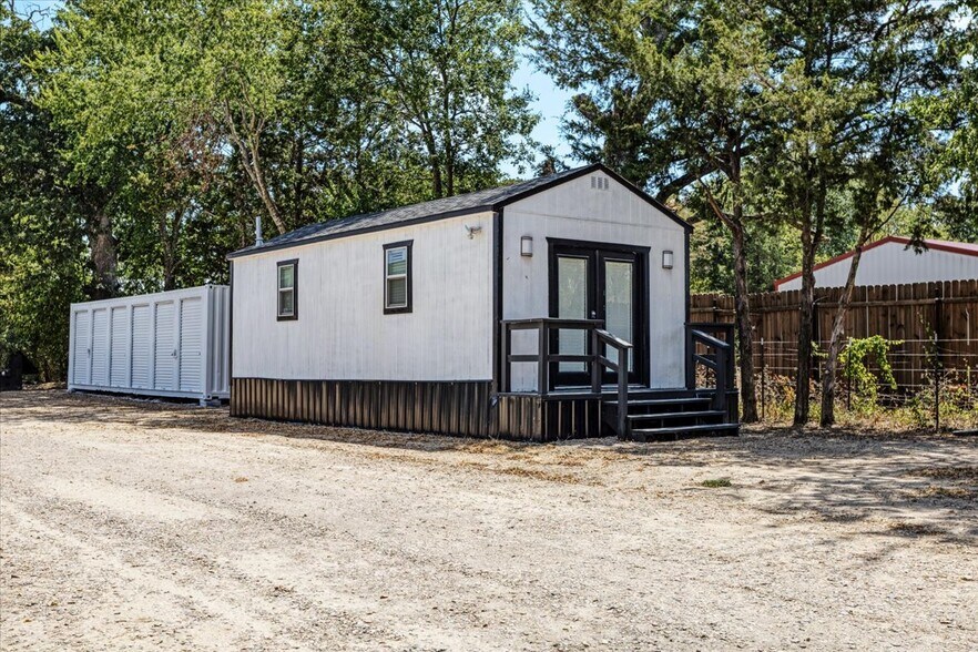 More Photos Of 120 County Road 42000, Paris Trailer Camper Park For Sale