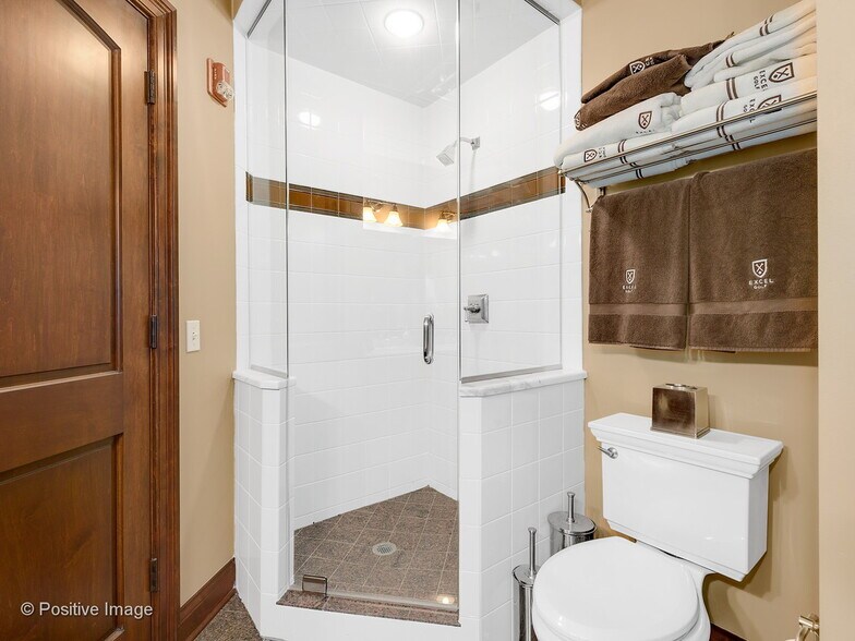 More Photos Of 1 TransAm Plaza Dr, Oakbrook Terrace Office For Sale