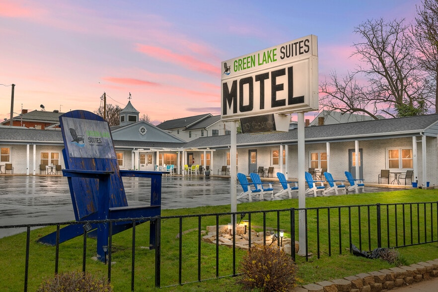 Primary Photo Of 488 South St, Green Lake Hotel For Sale