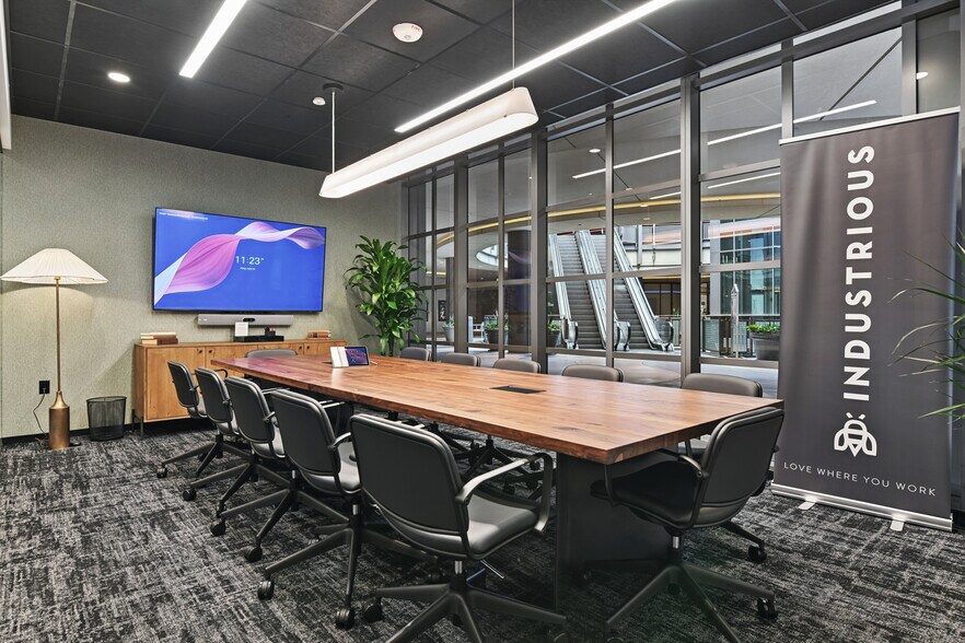 More Photos Of 15301 Ventura Blvd, Sherman Oaks Coworking Space