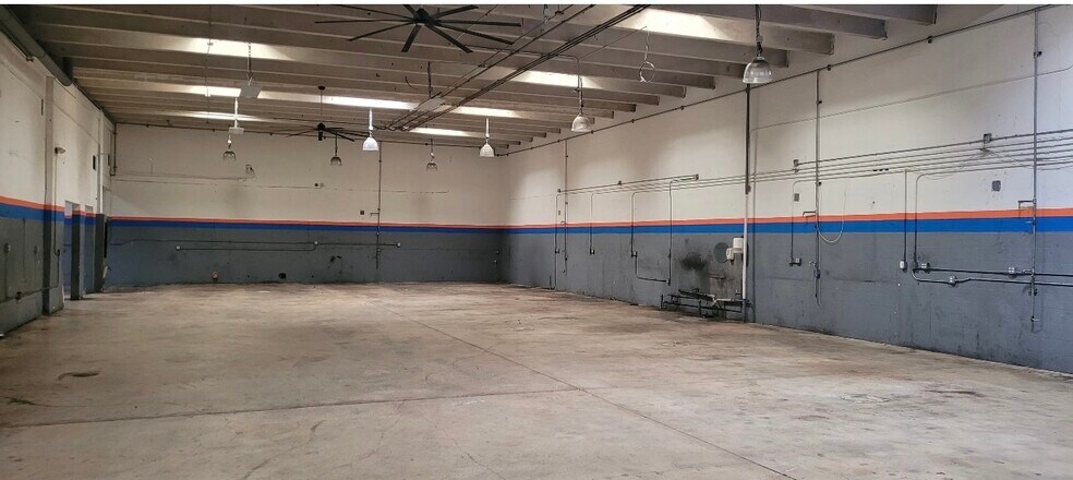 More Photos Of 10401-10409 Quail Roost Dr, Miami Service For Lease