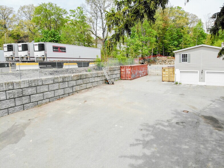 More Photos Of 25 Popes Ln, Danvers Flex For Sale