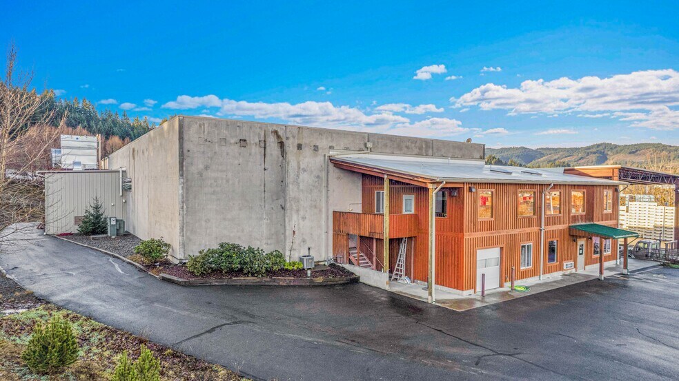 More Photos Of Stadelman, Hood River Industrial For Sale