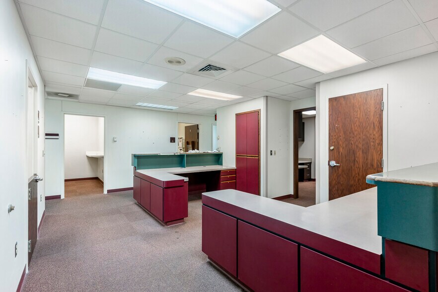 More Photos Of 820 S Illinois Ave, Republic Medical For Sale