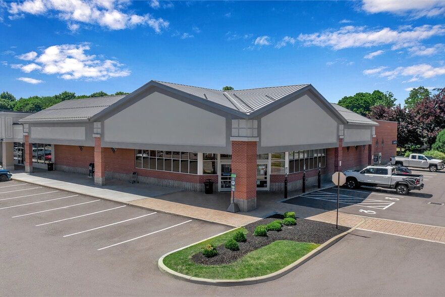 More Photos Of 140 Pine St, Hamburg Storefront For Lease