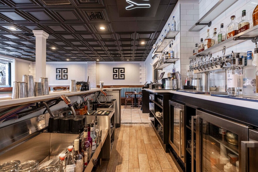 More Photos Of 7588 N Broadway, Red Hook Specialty For Sale