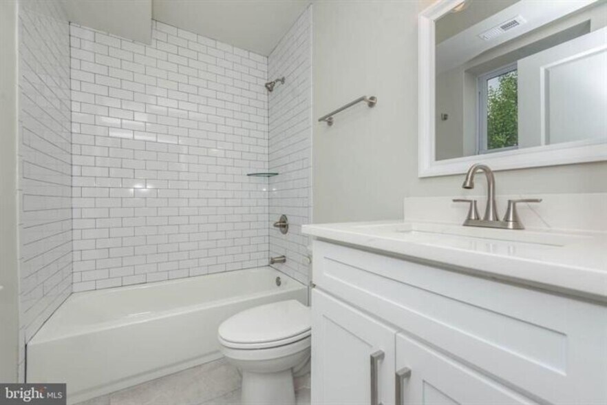 More Photos Of 400 N Patterson Park Ave, Baltimore Flex For Sale