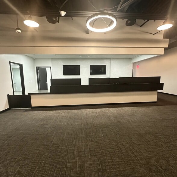 More Photos Of 301 N Highway 190, Covington Unknown For Lease