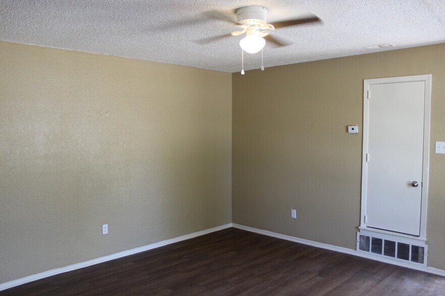 More Photos Of 200 N Jefferson St, Abilene Apartments For Sale