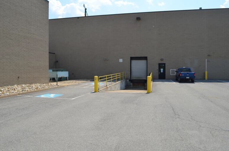 More Photos Of 252 Park West Dr, Pittsburgh Manufacturing For Lease