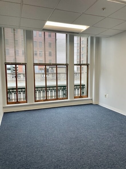 More Photos Of 233 E Redwood St, Baltimore Office For Lease
