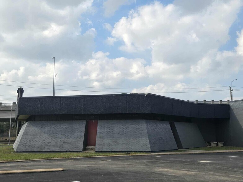 More Photos Of 8300 Homestead Rd, Houston Office For Sale