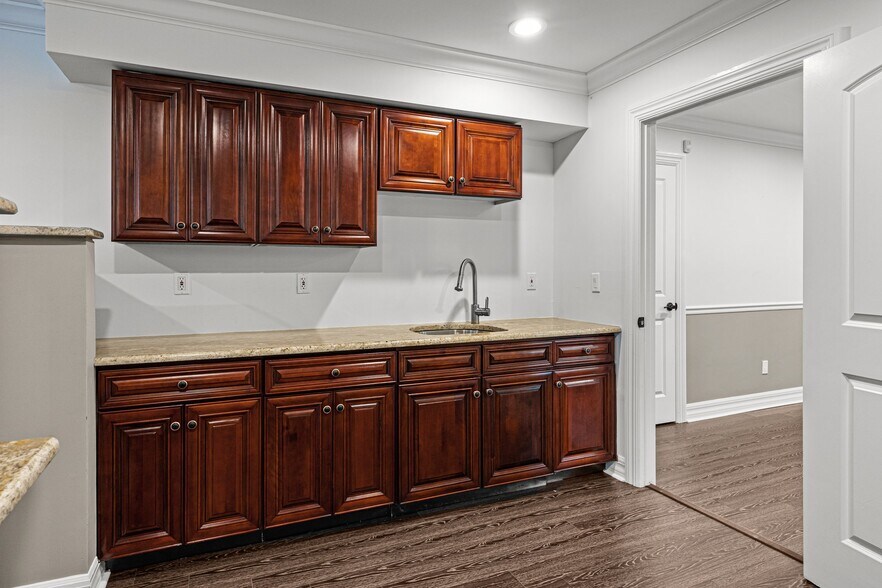 More Photos Of 352 Monmouth Rd, Millstone Township Office For Lease