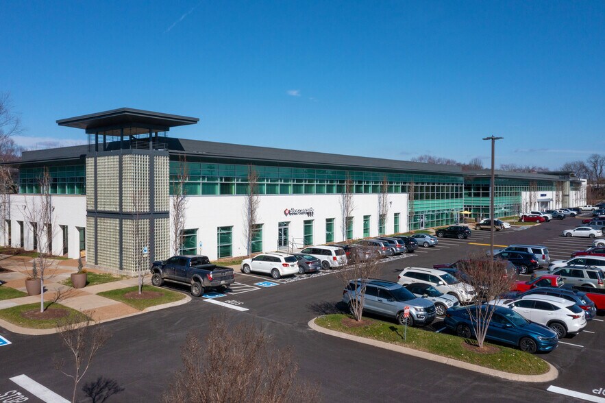 More Photos Of 113-117 Seaboard Ln, Franklin Unknown For Lease