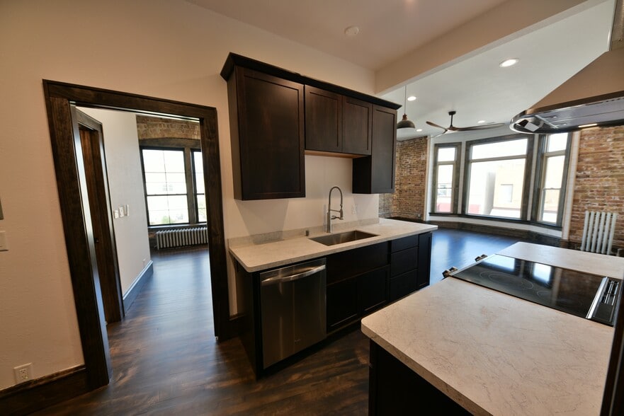 More Photos Of N88W16733 Appleton Ave, Menomonee Falls Flex For Sale