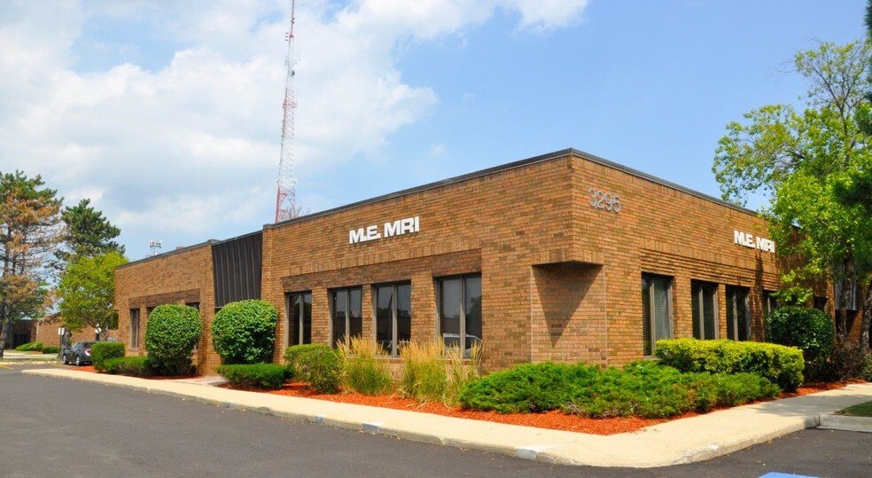 More Photos Of 3295 N Arlington Heights Rd, Arlington Heights Unknown For Lease