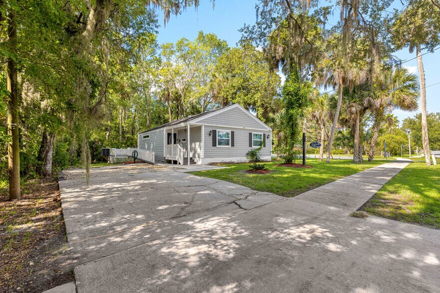 More Photos Of 110 NE Crystal St, Crystal River Specialty For Sale