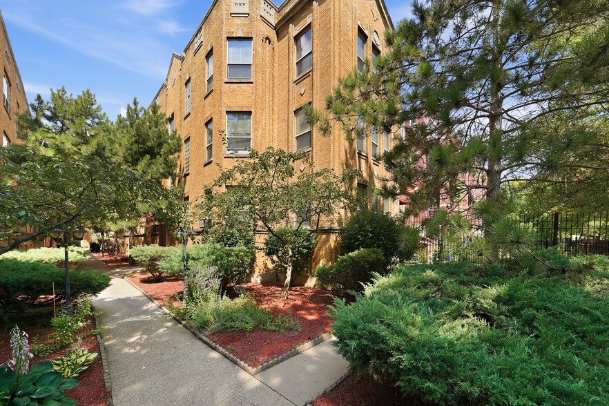 More Photos Of 4742-4748 S Drexel Blvd, Chicago Apartments For Sale