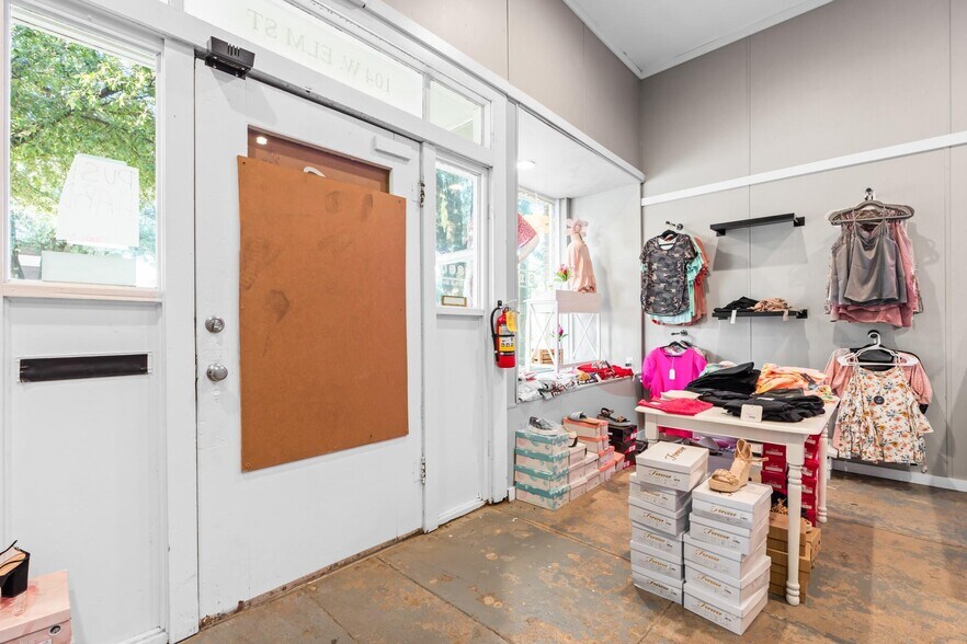More Photos Of 104 W Elm St, Hillsboro Storefront Retail Office For Lease