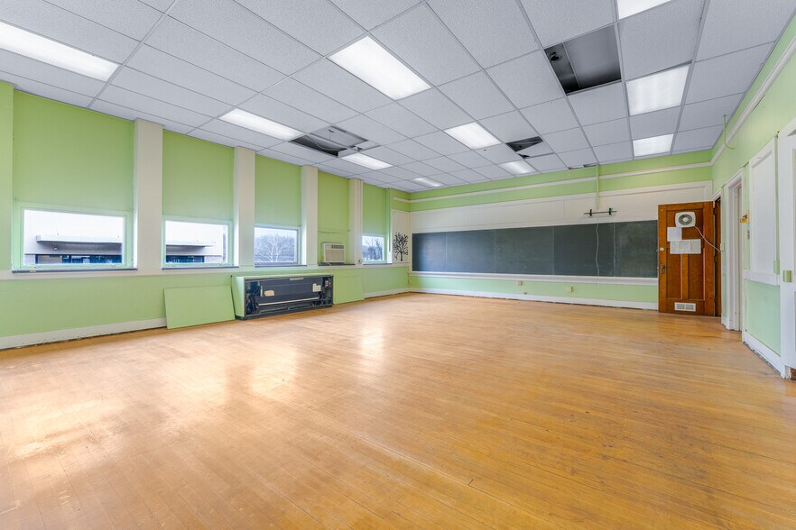 More Photos Of 300 North St, Waynesburg Schools For Sale