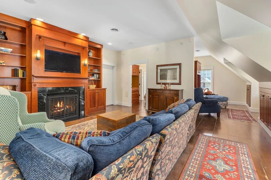 More Photos Of 31 Huntington Pl, Rochester Apartments For Sale