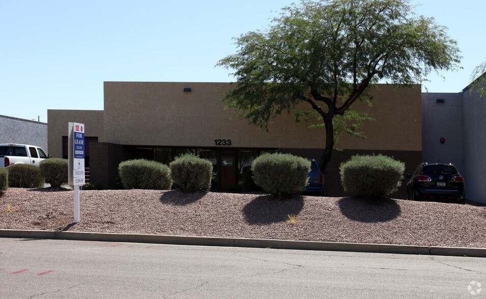 More Photos Of 1233 W Geneva Dr, Tempe Manufacturing For Lease