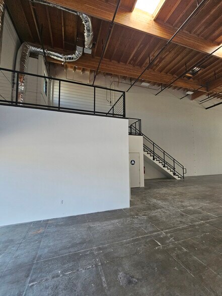 More Photos Of 10680 Silicon Ave, Montclair Warehouse For Lease