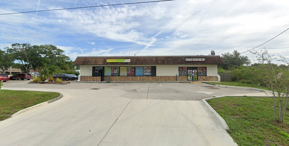 Primary Photo Of 751 NW Airoso Blvd, Port Saint Lucie General Retail For Sale