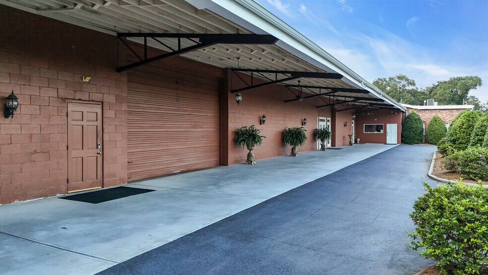 More Photos Of 313 N Main St, Simpsonville Freestanding For Sale