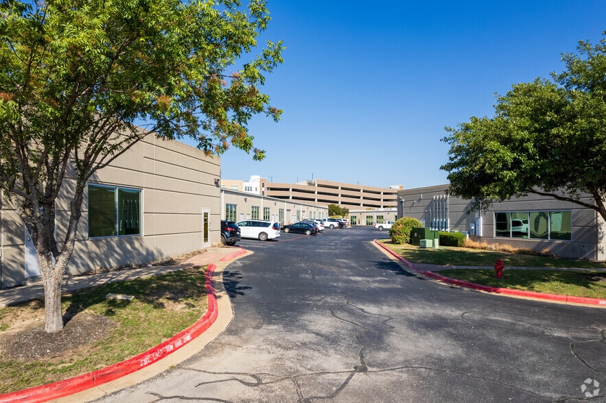 More Photos Of 715 Discovery Blvd, Cedar Park Unknown For Lease