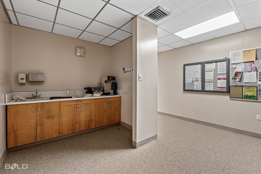 More Photos Of 523 Oxford Rd, Mansfield Office For Sale