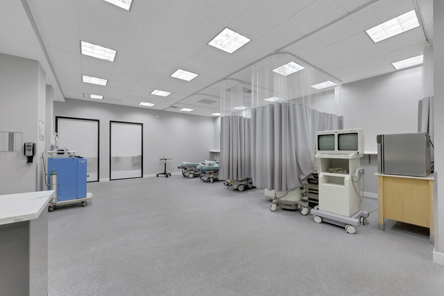 More Photos Of 375 N Stephanie St, Henderson Medical For Sale