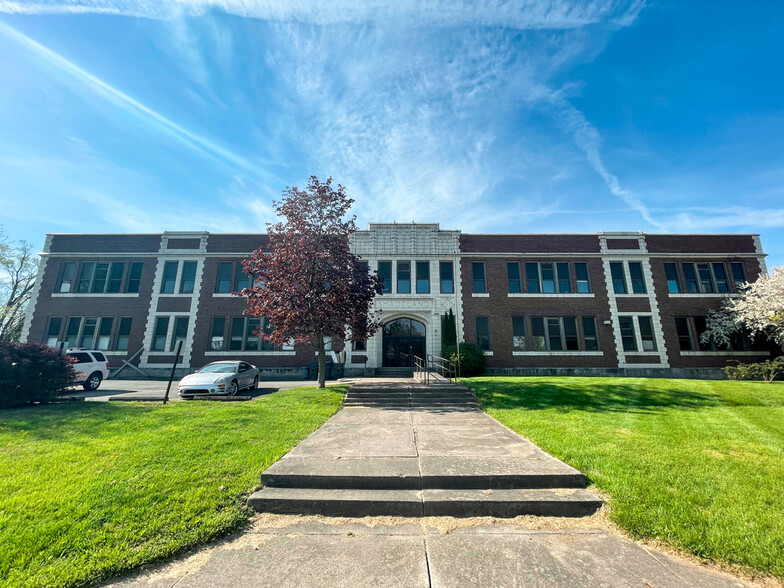 Primary Photo Of 1525 W 14th St, Anderson Apartments For Sale