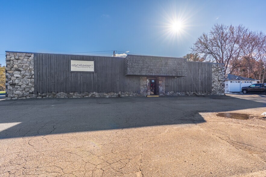 More Photos Of 861 Grand Ave, Schofield Bar For Sale