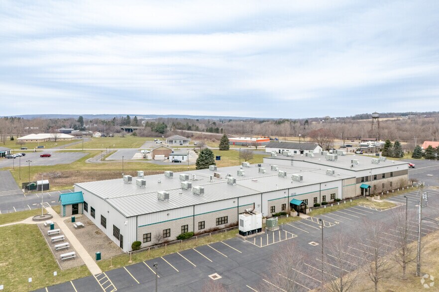 More Photos Of 26 Steele Ave, Arcade Office For Sale