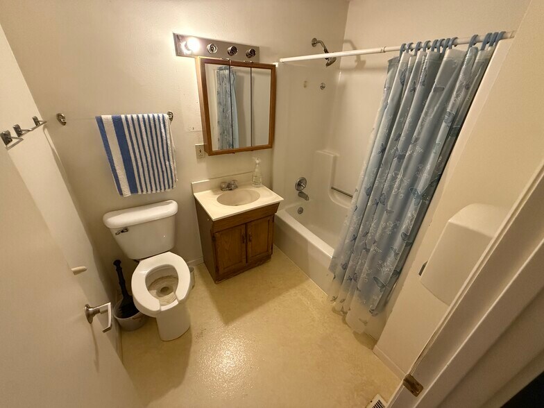 More Photos Of 637 N Wright Rd, Janesville Assisted Living For Sale