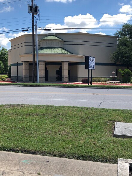 More Photos Of 116 N Highway 77, Waxahachie Freestanding For Sale