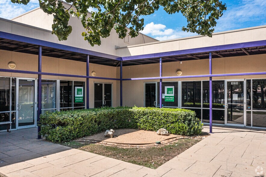 More Photos Of 4503 De Zavala Rd, San Antonio Storefront For Sale