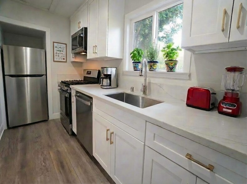 More Photos Of 6043-6053 Selma Ave, Los Angeles Apartments For Sale