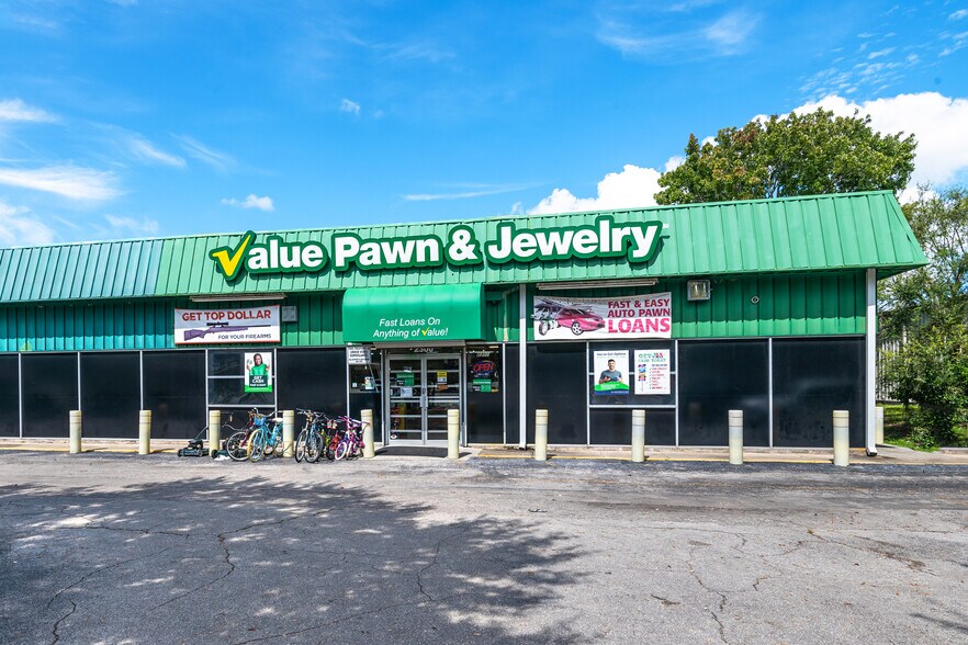 More Photos Of 2300-2306 S French Ave, Sanford Storefront For Lease