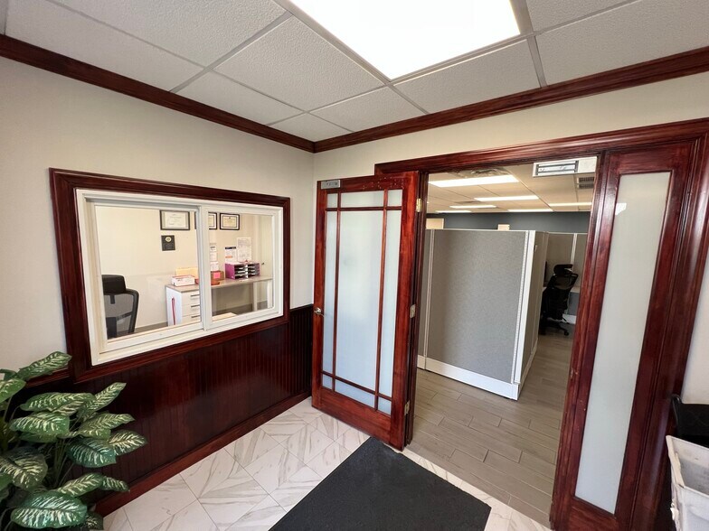 More Photos Of 5 Shirley Ave, Somerset Office For Lease