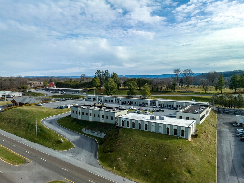 More Photos Of 1241 Volunteer Pky, Bristol Unknown For Lease