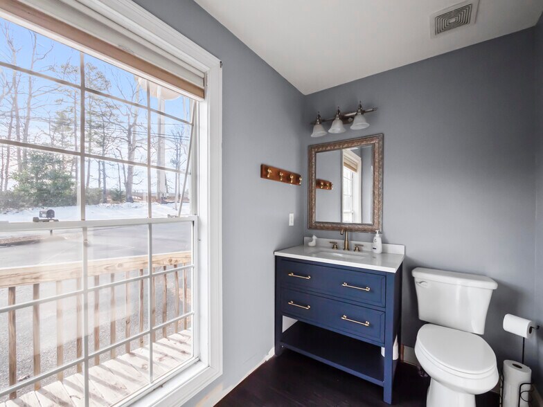 More Photos Of 1937 Robertson Loop Rd, Clarkesville Freestanding For Sale