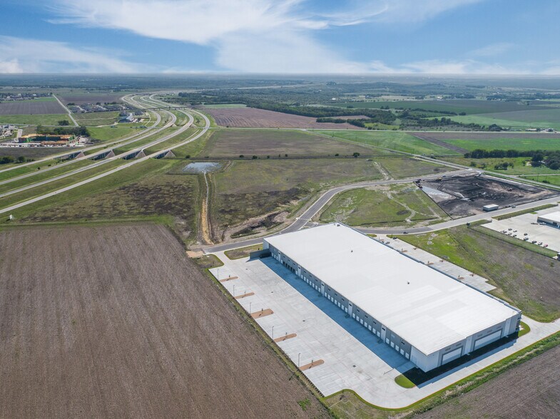 More Photos Of FM 2720 & US 130, Lockhart Unknown For Lease