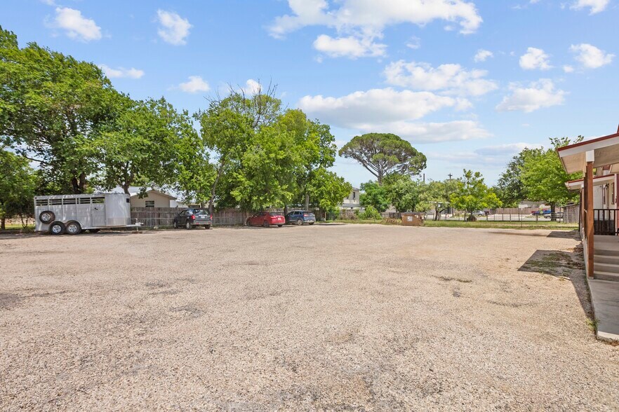 More Photos Of , Fredericksburg Unknown For Sale