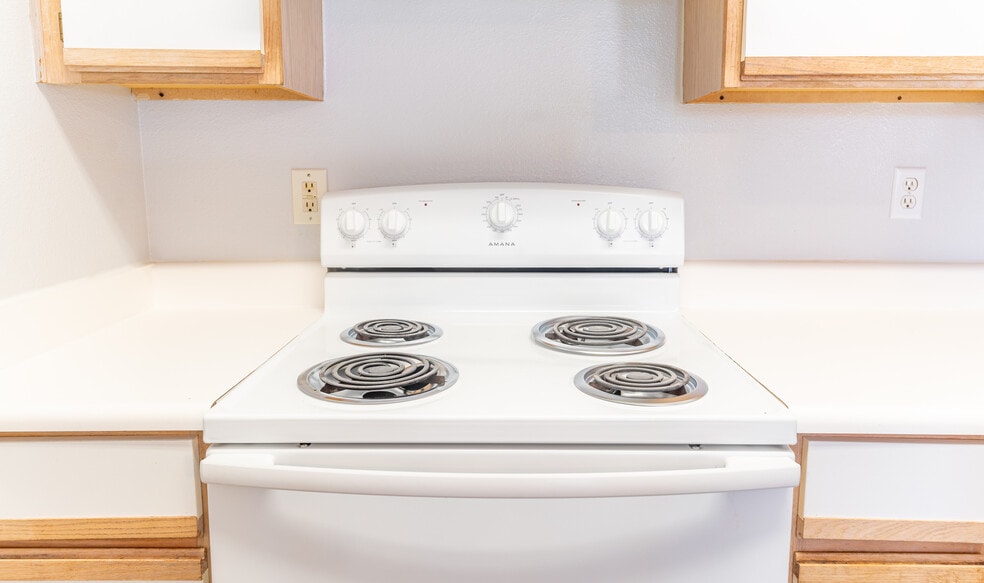 More Photos Of 300 Madison Ave, Childress Apartments For Sale