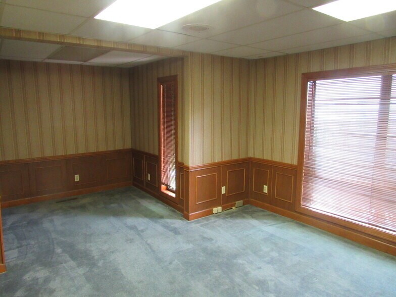 More Photos Of 219 8th St N, Columbus Office Residential For Lease