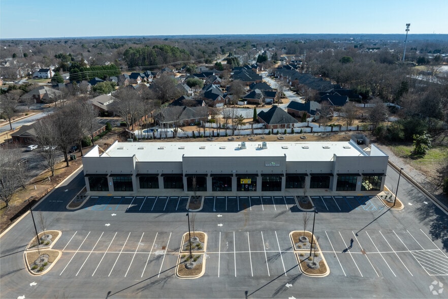 More Photos Of 1140 E Butler Rd, Greenville General Retail For Lease