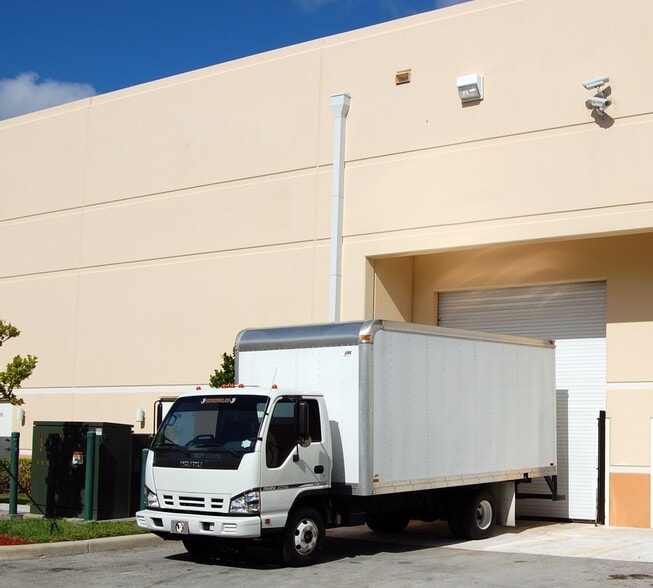 More Photos Of 601 N Congress Ave, Delray Beach Warehouse For Lease